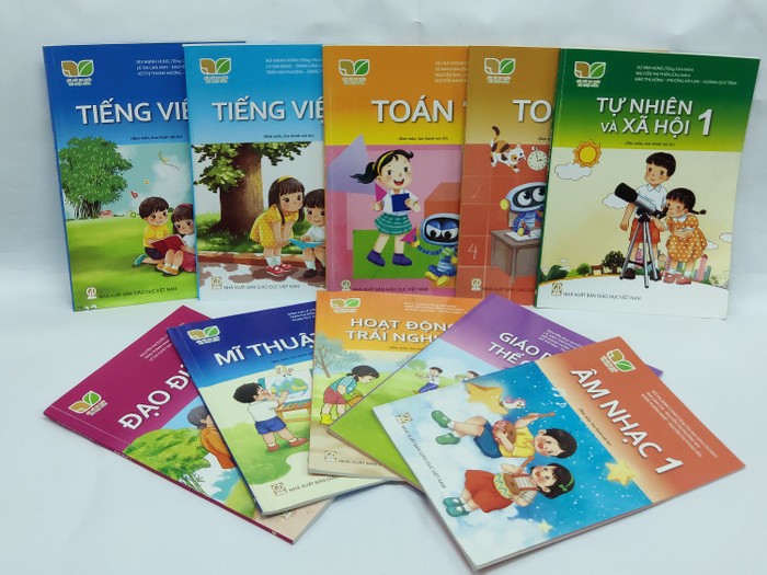 Bộ sách giáo khoa Kết nối tri thức với cuộc sống, gồm 10 cuốn, giá 179.000 đồng (Ảnh: Nhà xuất bản giáo dục Việt Nam)