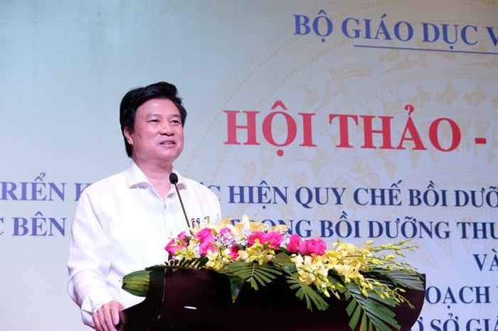 Thứ trưởng Nguyễn Hữu Độ phát biểu tại hội thảo (Ảnh: moet.gov.vn)