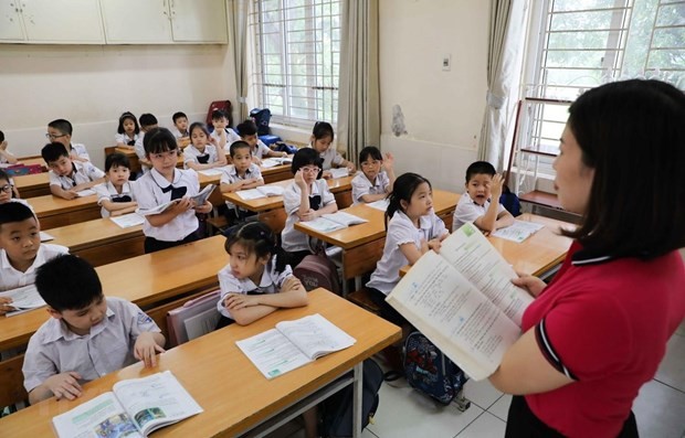 Từ ngày 18/6 đến ngày 5/7, Sở Giáo dục và Đào tạo Hà Nội sẽ triển khai việc kiểm tra, rà soát nhằm xếp lớp đào tạo nâng chuẩn quốc tế cho giáo viên tiếng Anh (Ảnh minh họa: TTXVN)