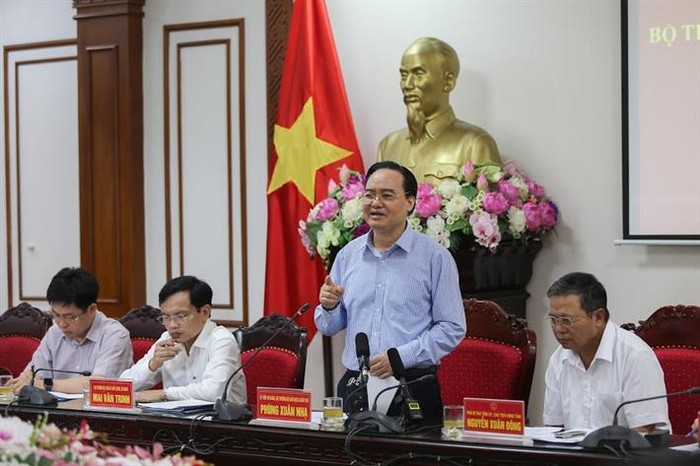 Bộ trưởng Phùng Xuân Nhạ phát biểu tại buổi làm việc (Ảnh: moet.gov.vn)