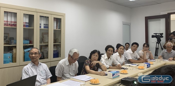 Qúy đại biểu cùng lãnh đạo một số trường tư thục trên địa bàn Hà Nội tham dự tọa đàm (Ảnh: Thùy Linh)