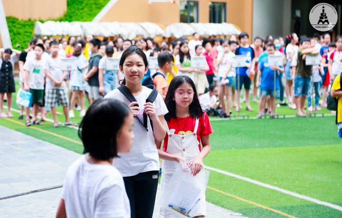 Sáng 12/7, gần 1.000 thí sinh đã có mặt tại trường Marie Curie, Hà Nội để tham dự kỳ thi vào lớp 6 (Ảnh: Marie Curie)