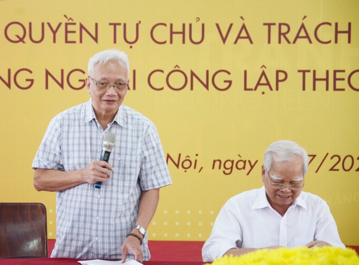 Thầy Nguyễn Tùng Lâm- Chủ tịch Hội đồng giáo dục trường Đinh Tiên Hoàng (ảnh: Trần Tùng)