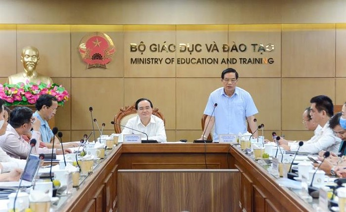 Chủ tịch Hội đồng Dân tộc của Quốc hội Hà Ngọc Chiến phát biểu tại buổi làm việc (ảnh: Bộ Giáo dục và Đào tạo)