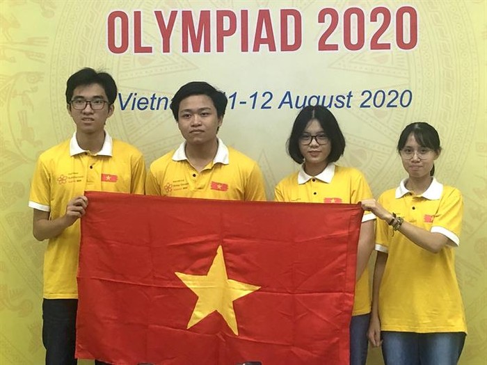 4 học sinh Việt Nam xuất sắc đoạt giải tại Olympic Sinh học quốc tế (ảnh: Bộ Giáo dục và Đào tạo)