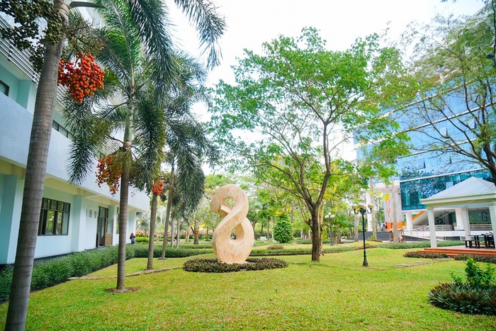 Trường Đại học Tôn Đức Thắng thuyết phục khách đến thăm Trường bằng màu xanh thân thiện