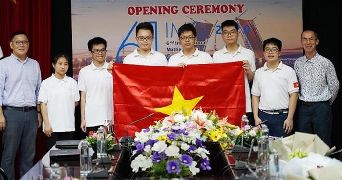 Đội tuyển Việt Nam giành 2 Huy chương Vàng Oympic Toán quốc tế 2020, trong đó có một em học sinh mới học lớp 10 (ảnh: moet.gov.vn)