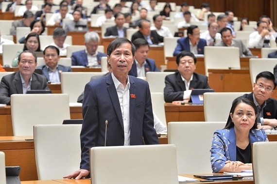 Đại biểu Bùi Văn Phương - Đoàn Đại biểu quốc hội tỉnh Ninh Bình, phát biểu tại phiên thảo luận. Ảnh: Quốc hội
