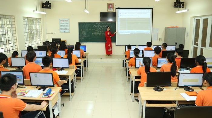 Điểm nổi bật ở Trường Trung học cơ sở Nguyễn Trãi những năm gần đây là tập thể thầy cô giáo tích cực đổi mới phương pháp, sử dụng đồ dùng dạy học và trang bị thiết bị hiện đại