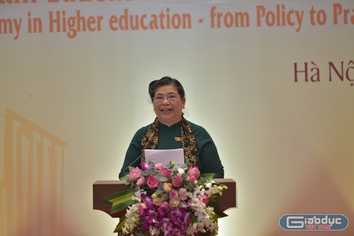 Phó chủ tịch thường trực Quốc hội Tòng Thị Phóng phát biểu chỉ đạo hội thảo (ảnh: Phạm Minh)