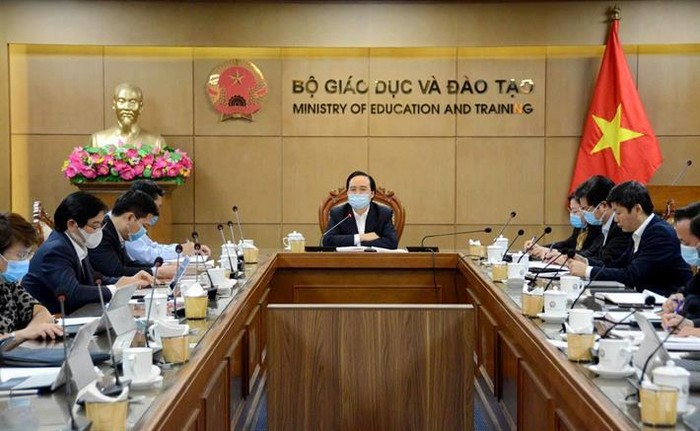 Bộ trưởng Phùng Xuân Nhạ chủ trì cuộc họp Ban Chỉ đạo phòng, chống dịch Covid-19 của Bộ Giáo dục và Đào tạo (ảnh: Bộ Giáo dục và Đào tạo)