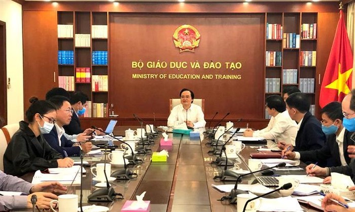 Bộ trưởng Phùng Xuân Nhạ chủ trì cuộc họp (ảnh: Bộ Giáo dục và Đào tạo)