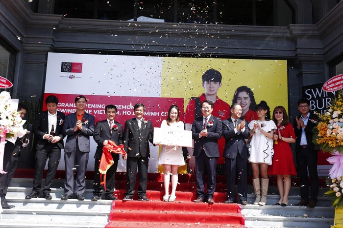 Lễ khai trương học xá mới của Swinburne Việt Nam tại số A35 Bạch Đằng, Quận Tân Bình, Thành phố Hồ Chí Minh để sẵn sàng đón sinh viên tốt nghiệp trung học phổ thông năm 2021 sắp tới.