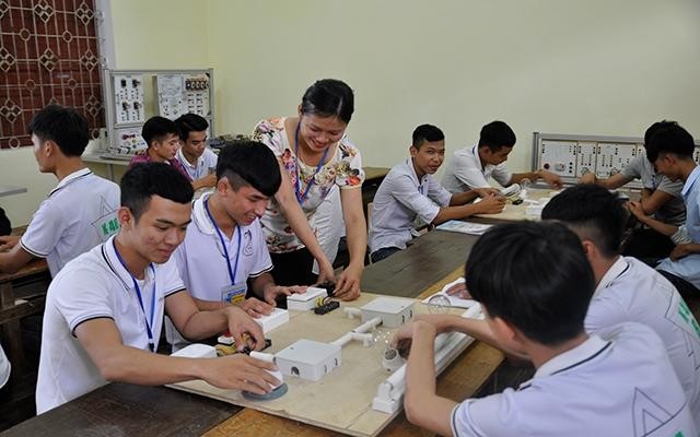 Giờ thực hành của học sinh Trung tâm Giáo dục thường xuyên Đô Lương (huyện Đô Lương, Nghệ An) (ảnh minh họa: nguồn Báo Nhân dân)