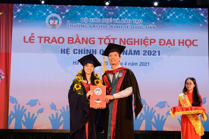Minh Ngọc trong buổi lễ nhận bằng tốt nghiệp (ảnh:NVCC)