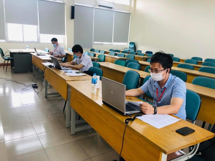 Từ ngày 24/6, sinh viên, học viên cao học, nghiên cứu sinh Trường Đại học Bách khoa Hà Nội được quay lại Trường làm thí nghiệm, luận văn và luận án. (ảnh minh họa: Kim Chi)