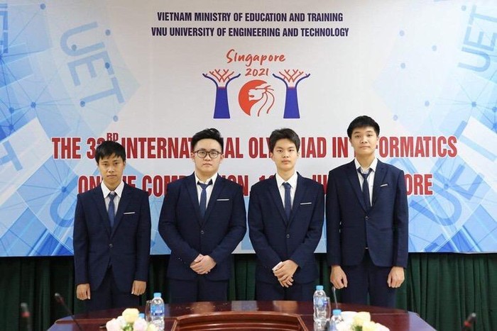 Bốn thí sinh của đội tuyển quốc gia Việt Nam tham gia dự thi Olympic Tin học quốc tế năm 2021 đã đoạt 4 huy chương bạc. (ảnh: Ban tổ chức cung cấp)