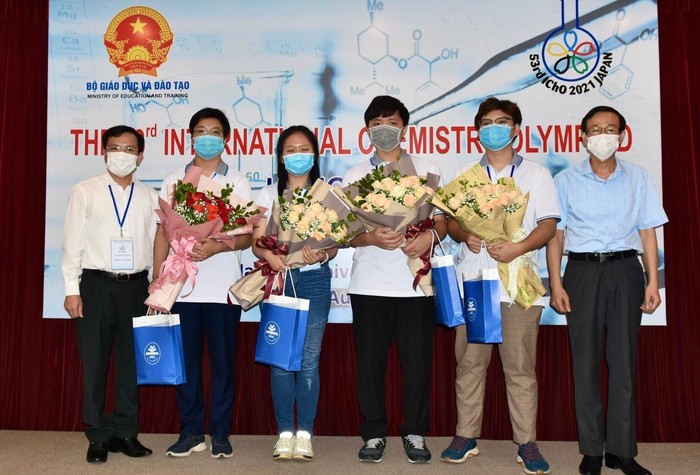 Cả 4/4 thí sinh Việt Nam đều đạt huy chương tại Olympic Hóa học quốc tế năm 2021 (ảnh: Bộ Giáo dục và Đào tạo)