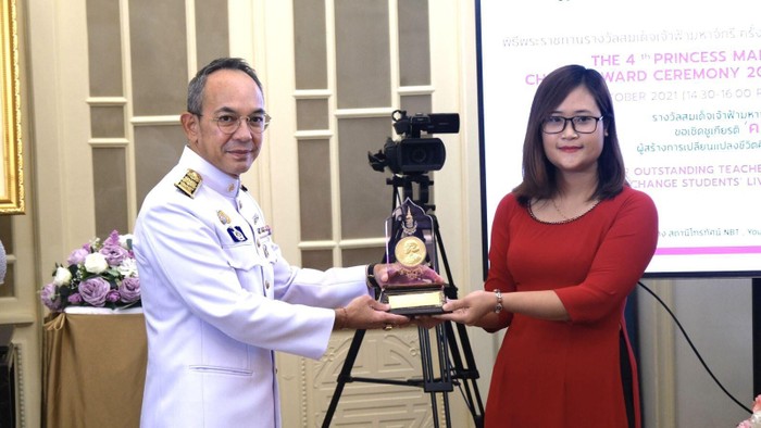 Cô giáo Hà Ánh Phượng được trao Giải thưởng Công chúa Thái Lan Maha Chakri (ảnh: phutho.edu.vn)