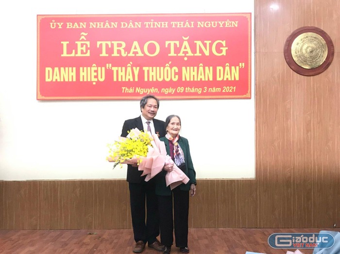 Bác sĩ Chuyên khoa II, Thạc sĩ Nguyễn Vũ Phương - Giám đốc Bệnh viện Trường Đại học Y Dược (Đại học Thái Nguyên) vinh dự được trao danh hiệu Thầy thuốc nhân dân năm 2021 (ảnh: NVCC)
