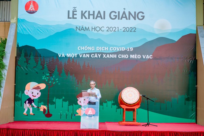 Tại lễ khai giảng ngày 5/9/2021, Hiệu trưởng Trường Marie Curie, Hà Nội – thầy Nguyễn Xuân Khang đã phát động Dự án “Một vạn cây xanh cho Mèo Vạc”.