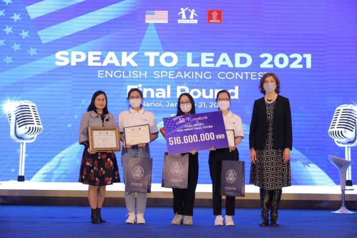 Trường trung học phổ thông Chuyên Lê Quý Đôn, tỉnh Quảng Trị là đội chiến thắng của cuộc thi hùng biện tiếng Anh “Speak to Lead”