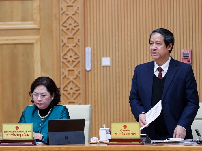 Bộ trưởng Nguyễn Kim Sơn báo cáo về công tác chuẩn bị cho học sinh trở lại trường (ảnh: Báo giáo dục thời đại)