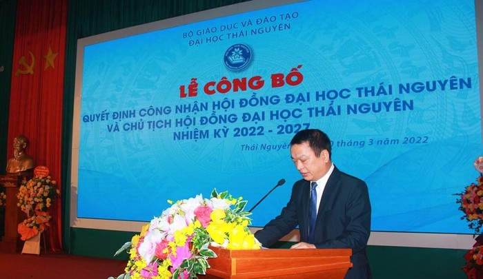 Giáo sư, Tiến sĩ Phạm Hồng Quang – Bí thư Đảng ủy, Chủ tịch Hội đồng Đại học Thái Nguyên phát biểu tại buổi lễ (ảnh: NTCC)