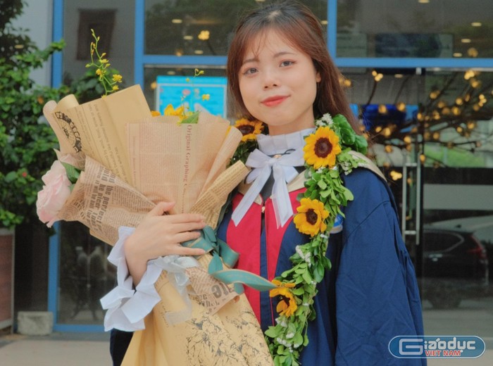 Dương Thị Hương (sinh năm 2000, Bắc Ninh), lớp Truyền thông Marketing 60 là một trong 46 gương mặt thủ khoa tốt nghiệp xuất sắc năm 2022 của Trường Đại học Kinh tế quốc dân (ảnh:NVCC)