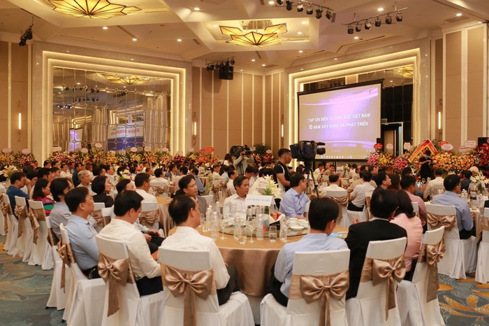 Ngày 17/5, Tạp chí điện tử Giáo dục Việt Nam - cơ quan ngôn luận của Hiệp hội Các trường đại học, cao đẳng Việt Nam long trọng tổ chức Lễ kỷ niệm 11 năm ngày thành lập (17/5/2011-17/5/2022) với sự tham dự của nhiều lãnh đạo Đảng, Nhà nước, đại diện các bộ, ban ngành và các trường đại học, cao đẳng