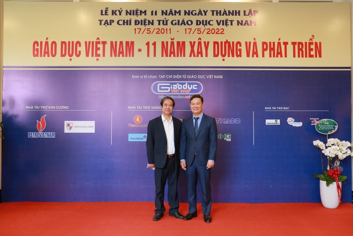 Tạp chí điện tử Giáo dục Việt Nam vinh dự được đón tiếp Phó giáo sư Nguyễn Kim Sơn, Bộ trưởng Bộ Giáo dục và Đào tạo (bên trái).
