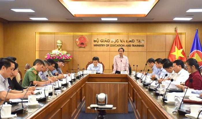 Bộ trưởng Nguyễn Kim Sơn phát biểu tại cuộc họp (ảnh: Bộ Giáo dục và Đào tạo)