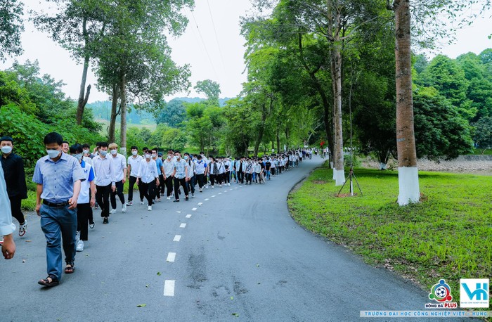 Đoàn đại biểu đại diện cho Hiệp hội Các trường đại học, cao đẳng Việt Nam, lãnh đạo các trường đại học, cao đẳng thuộc Bộ Công thương, cùng toàn thể hơn 500 sinh viên tại khu di tích lịch sử K9 ngày 19/5 vừa qua
