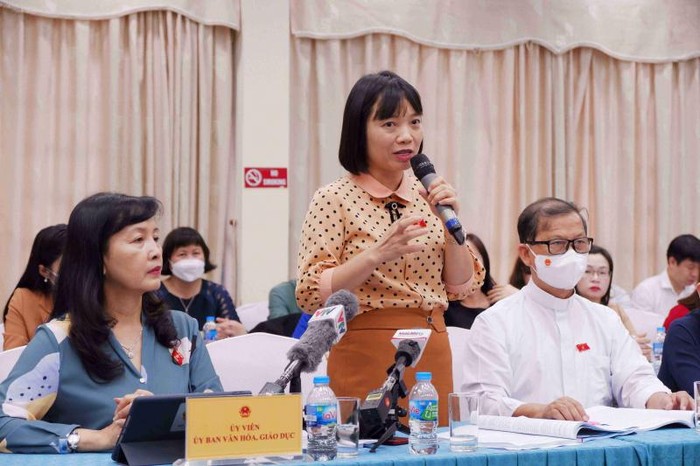 Đại biểu Quốc hội Nguyễn Thị Việt Nga (Hải Dương) phát biểu tại Phiên họp (ảnh: Báo Đại biểu nhân dân)