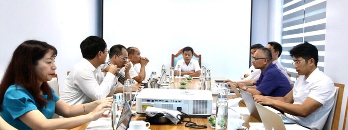 Giám đốc Đại học Quốc gia Hà Nội Lê Quân chủ trì cuộc họp triển khai các chương trình học bổng nhập học vào năm 2022 (ảnh: VNU)