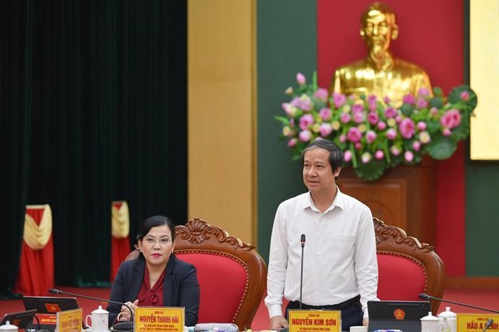Bộ trưởng Bộ Giáo dục và Đào tạo Nguyễn Kim Sơn phát biểu tại cuộc làm việc