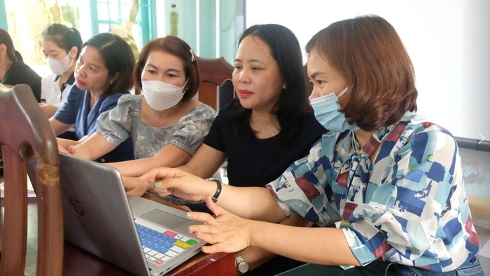 Trường Trung học cơ sở Nguyễn Du, Thành phố Tam Kỳ, tỉnh Quảng Nam tập huấn ký số học bạ điện tử