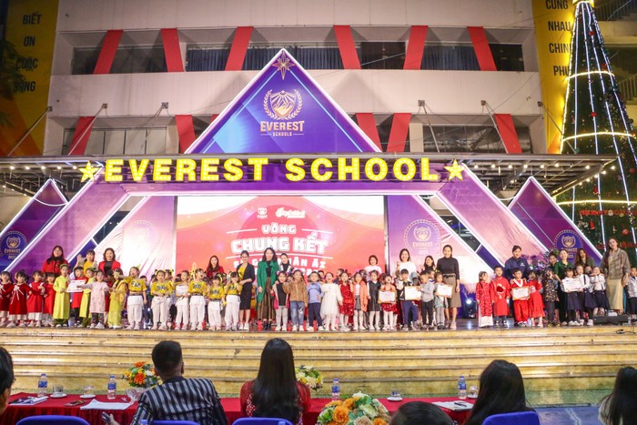 Ngày 12/01/2023, Hệ thống Giáo dục Everest tổ chức vòng chung kết cuộc thi &quot;Sứ giả nhân ái Everest 2022”.