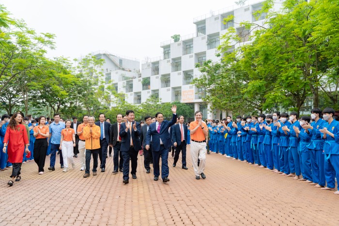 Ngày 14/4, Thủ tướng Chính phủ Phạm Minh Chính cùng đoàn công tác đã tới thăm và làm việc với Trường Đại học FPT và Công ty TNHH Phần mềm FPT tại Hòa Lạc.