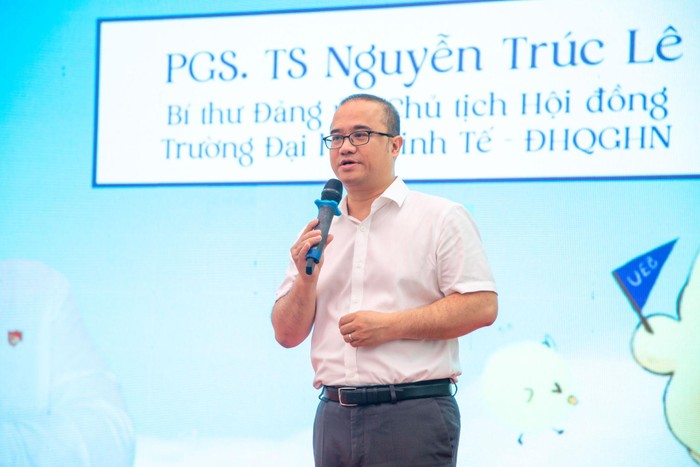 Phó giáo sư, Tiến sĩ Nguyễn Trúc Lê – Bí thư Đảng ủy, Chủ tịch Hội đồng Trường chia sẻ trong chương trình