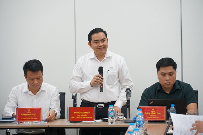 Ông Nguyễn Văn Nhân, Tổng Giám đốc Công ty Cổ phần Đô thị Amata Hạ Long (ở giữa) phát biểu tại hội thảo (Ảnh: Phạm Linh)