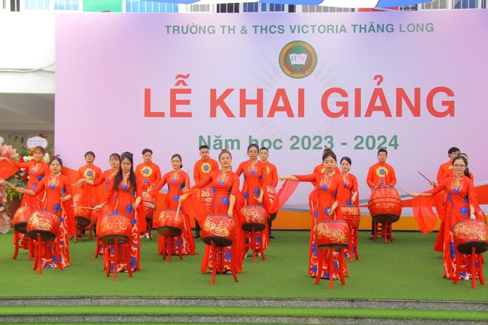 Hôm nay (5/9/2023), tại Hà Nội, Trường Tiểu học và Trung học cơ sở Victoria Thăng Long long trọng tổ chức lễ khai giảng năm học mới 2023 - 2024.