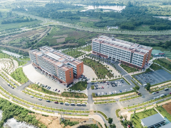 Năm 2022 để lại dấu ấn lịch sử khi trụ sở nhà điều hành của Đại học Quốc gia Hà Nội đã chuyển hoàn toàn lên Hòa Lạc và đưa hơn 1500 sinh viên lên Hòa Lạc học tập thành công