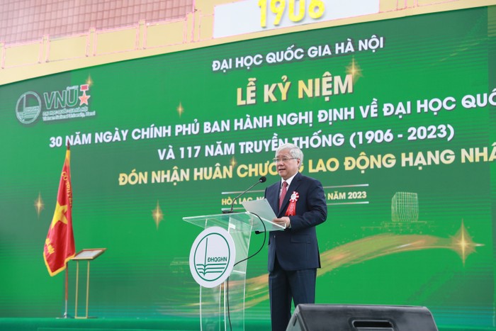 Bí thư Trung ương Đảng, Chủ tịch Ủy ban Trung ương Mặt trận Tổ quốc Việt Nam Đỗ Văn Chiến phát biểu giao nhiệm vụ cho Đại học Quốc gia Hà Nội