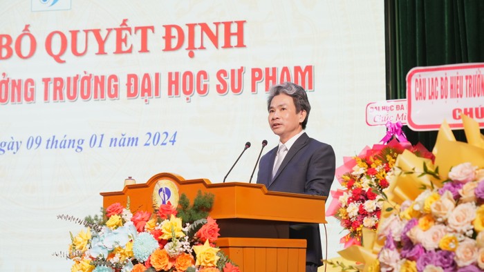 Tân Hiệu trưởng Trường Đại học Sư phạm (Đại học Đà Nẵng) - Phó Giáo sư, Tiến sĩ Võ Văn Minh phát biểu trong buổi lễ nhận nhiệm vụ