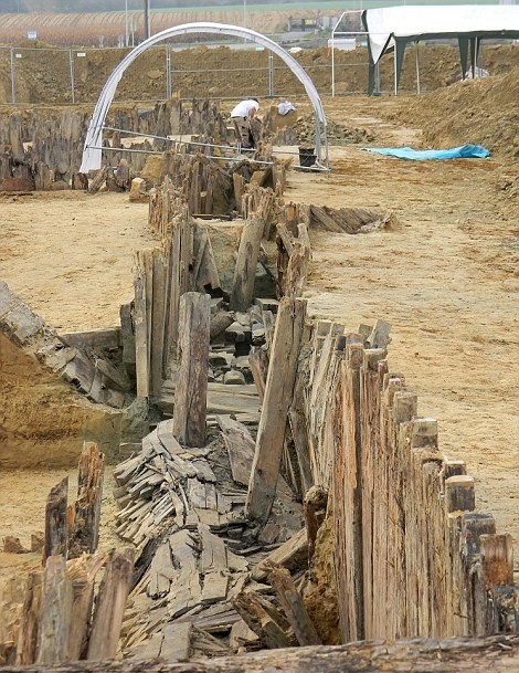 Các nhà khảo cổ Pháp đã phát hiện ra mộ chôn tập thể này ở thị trấn Carspach trong vùng Alsace, đông bắc Pháp.