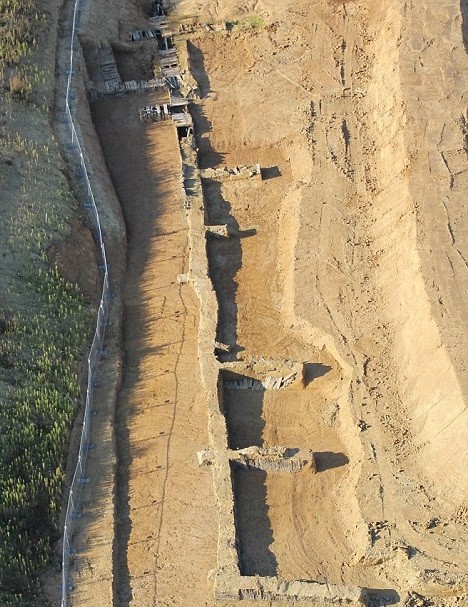 Một cái nhìn tổng thể về khu khai quật từ trên cao.