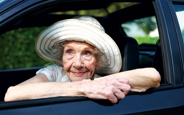 Anh có hơn một triệu người già lái xe trên 80 tuổi