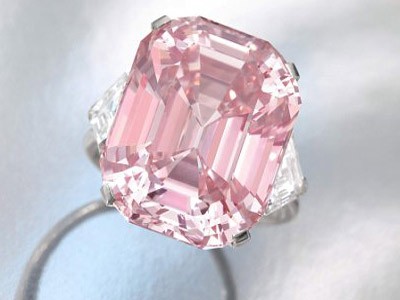 Viên kim cương hồng 25 carat được bán với giá cao kỷ lục 46 triệu đô năm 2010