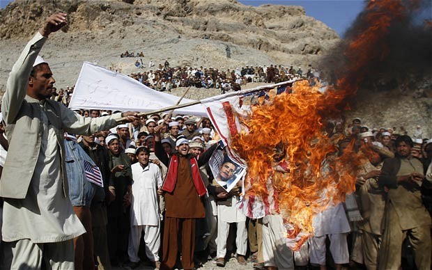Vụ tấn công xảy ra sau cuộc biểu tình bạo lực kéo dài 5 ngày qua ở Afghanistan (Ảnh AP)